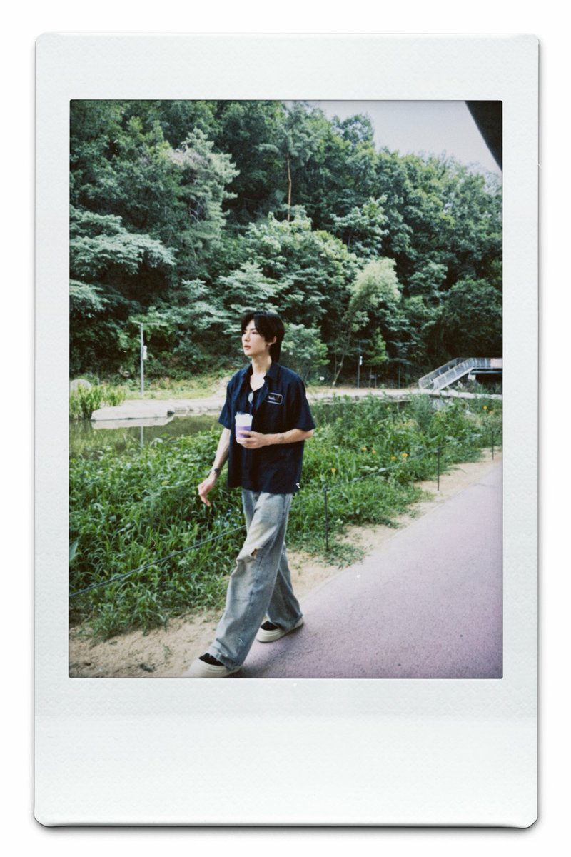 blazeprojectmag's tweet photo. 「BLAZE」7月号表紙公開｜#NOA
@noamusic_japan 

🎶
この季節が変わっても
そばにいてくれるかな？
🎵

💜雑誌の予約販売がついにスタート💜
📢販売ページはこちら📢

🔮 【ONLINEサイン会】&【直筆抽選】イベント7月23日00:59て終了（世界共通イベント）

【🌍公式販売サイト🔗 공식 판매 사이트】
A/B/C.VER⬇️
https://t.co/7oMq9AMkdw…

D.VER FULL SET⬇️
https://t.co/nWhvGduODS…

🚨
日本、한국、香港、澳門、Singapore、Malaysia、ประเทศไทย、Indonesia、Philippines
⬆️➡️ ご自宅まで直送 / 자택 직배송 / Direct home delivery

#ドラマすくすく #ノアトレ