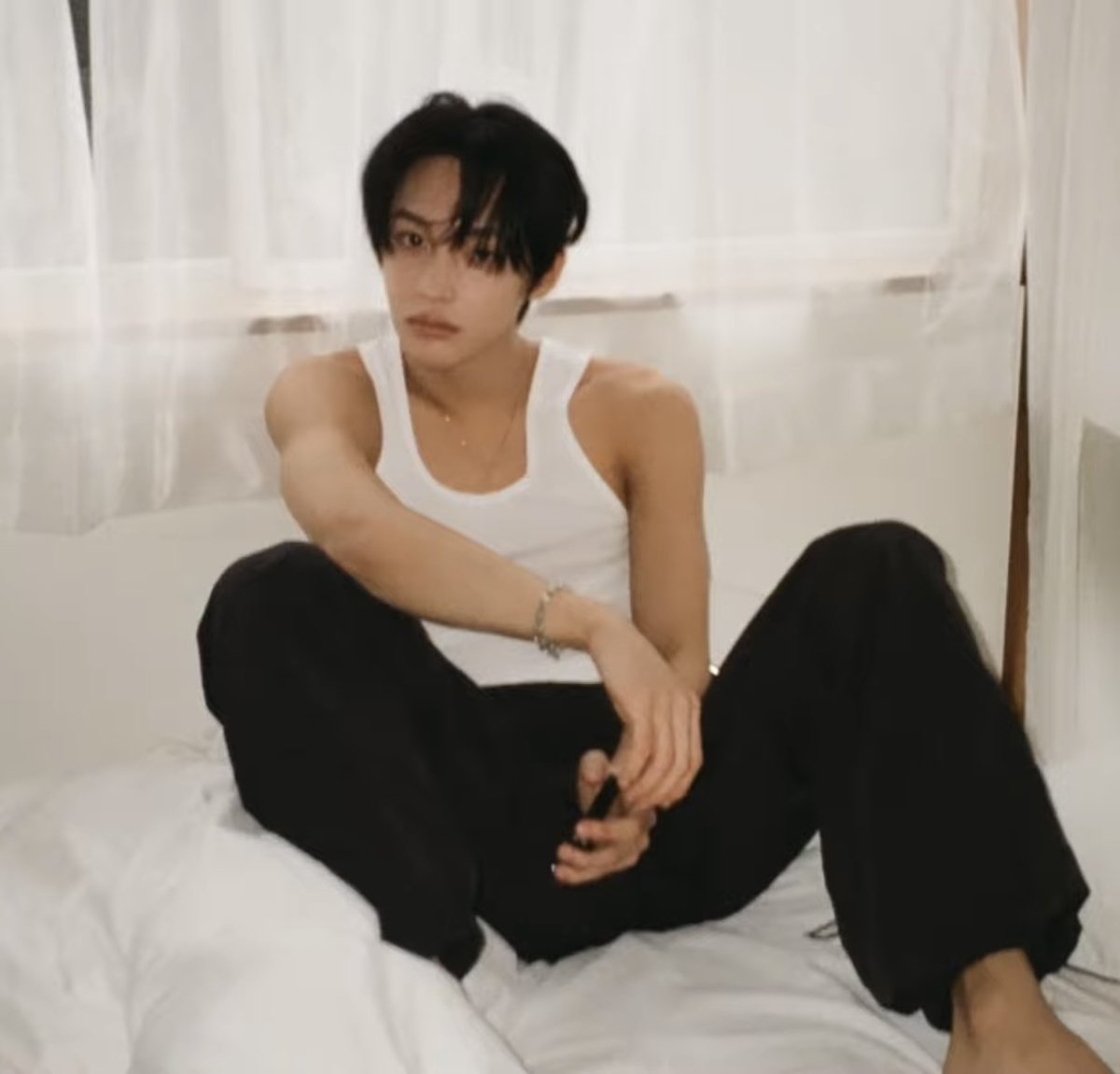 fadeintojenyns's tweet photo. พ่อสมัยหนุ่ม ๆ น่ะ หล่อ ทรมานใจㅠㅠ https://t.co/t1dqSZIyYS