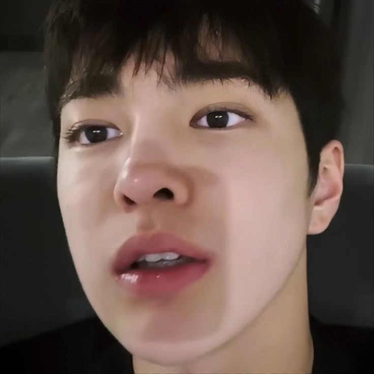 yuelinada11107's tweet photo. #hyeonkeon few tweets au. 

; sok kuat buat deeptalk lewat chat, ujung-ujungnya juga nangis gendoooot cengeng. 

younger sh  x  older kh https://t.co/Km5fV4BItz