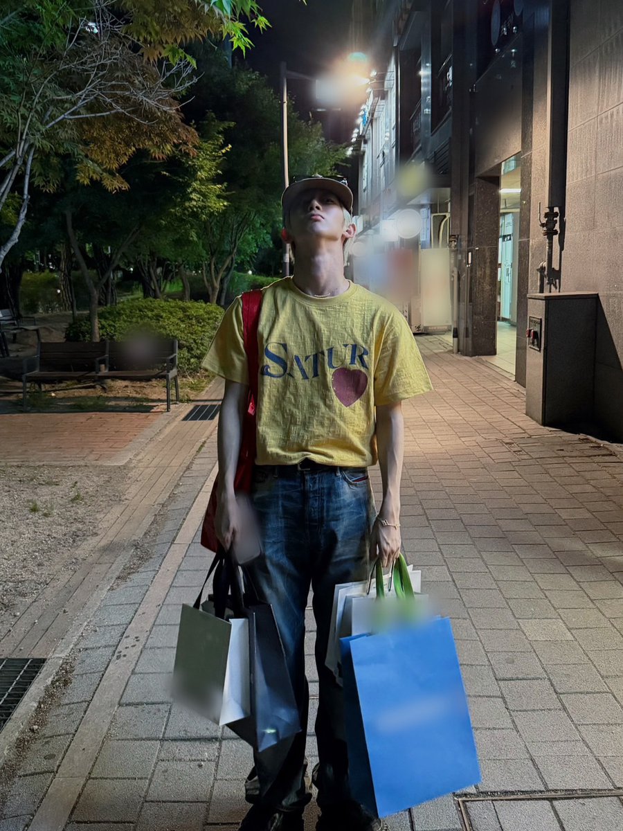 mazzel_official's tweet photo. 🇰🇷

#NAOYA #MAZZEL
#まぜジャック 
#MAZZEL_SoStrawberry https://t.co/vzLdebRPfJ