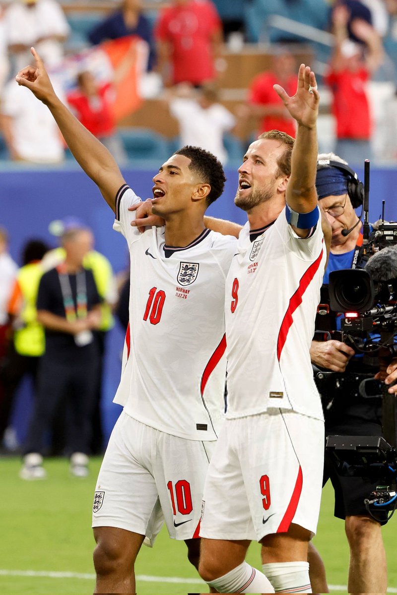 UkLi2001's tweet photo. Jude Bellingham's future is limitless. At such a young age, he's already playing with the composure, vision, and leadership of a world-class midfielder. 
The future is bright. Come on, England! https://t.co/XYbVD8gUrp