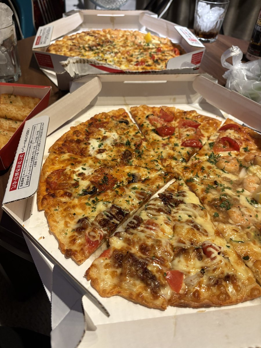 __emushi__'s tweet photo. ピザパの始まり🍕 https://t.co/fRtMp3q8Y1