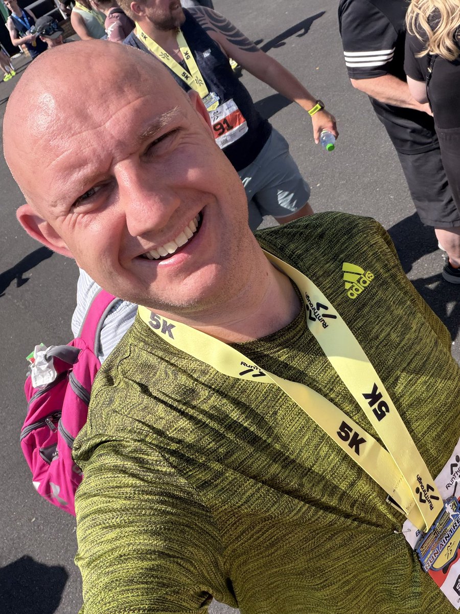 Kop_Block_205's tweet photo. PB smashed too! So proud of my fat self.
#5k #aintree https://t.co/Hdb1q93RCB