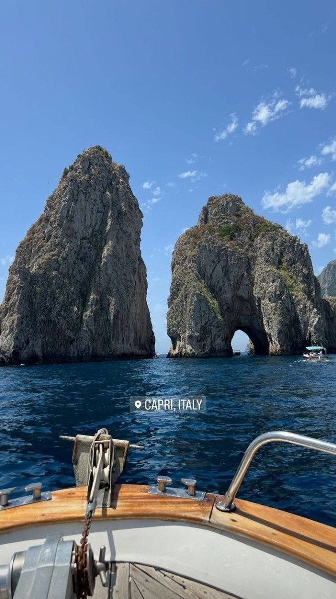bloomele_'s tweet photo. capri Italy https://t.co/EFWohp73Rp