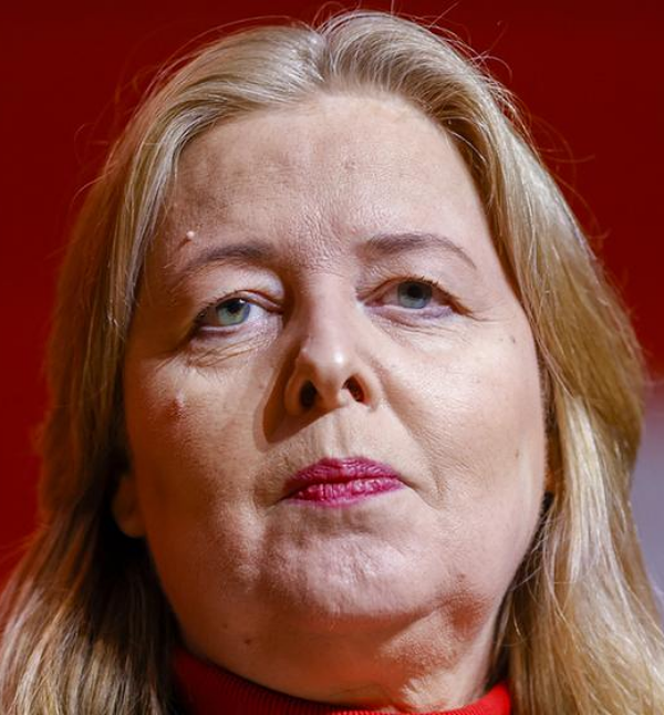 HeimatliebeDE's tweet photo. Ralf Stegner:
„Frau Weidel mit Verlaub, wenn ich die im Fernsehen sehe, also ich meine, die kann auf jeder Geisterbahn arbeiten.“

Bärbel Bas:
Beleidigte deutsche Bürger als „Einheitsbraun“.

Das ist die SPD. https://t.co/nUiipadPP0