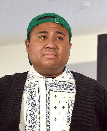 gucci0421777's tweet photo. マテンロウ　アントニー武勇伝

・英検5級に落ち、学級新聞の一面を飾った

・英会話教室で外国人講師と間違えられた

・「マイク・タイソンの隠し子」という噂が流れた

・ヤンキーから「即戦力だ」と勧誘された

・実家の寿司屋に「黒人の子供がうろついている」と書かれた

・寿司デートで外国人観光客と間違えられ、カリフォルニアロールを出された

・母親が名前の順番を勘違いし、「堀田世紀アントニー」になった

・バーガーキングを含む、さまざまなアルバイト面接に落ちた

・キャバクラの皿洗い中、姿を見せただけで用心棒と勘違いされた

・父親がプロボクサーだったため、母親から「絶対に人を殴るな」と教えられた