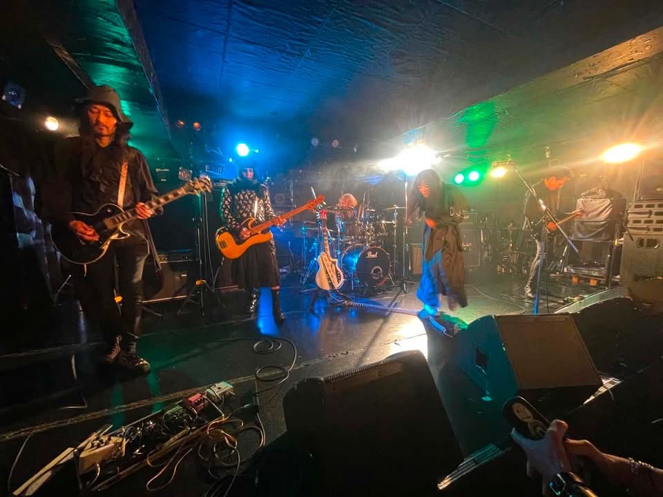 Lin_Endorphin's tweet photo. 遅すぎで大変申し訳ございません
THE LiNERS FROM SUGARY SATURN先月下北251昼間ライヴ応援して下さった皆様ホンッとーに感謝しかないですありがとうございます😭💖 
写真 Sleezミホ姫/ かいなってぃー姫
🔥次回ライヴ🔥
8/16(日) 渋谷 CLUB CRAWL
Open 17時半 / Start 18時
Adv¥3,500-/Door ¥4,000- https://t.co/4OMEHkLjLX