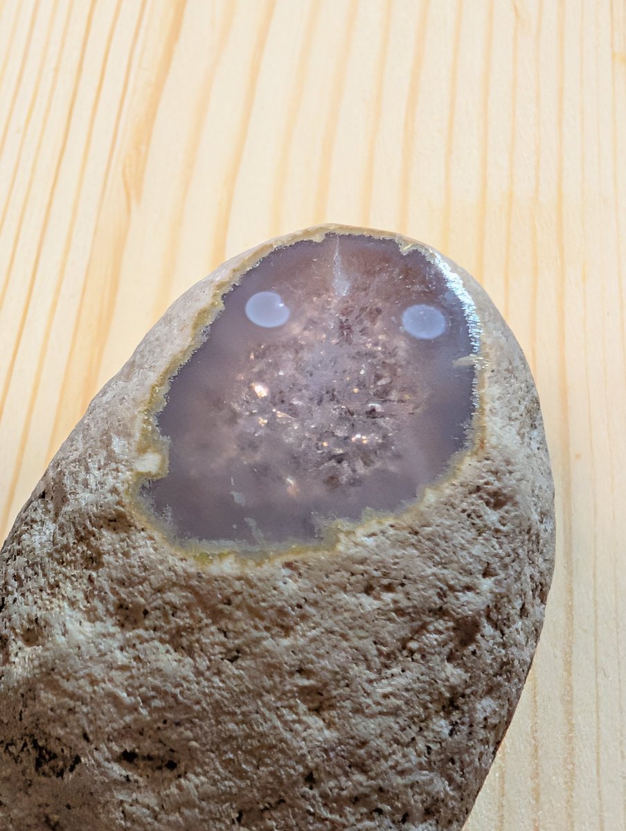 これ瑪瑙の模様なんだけどマジで顔