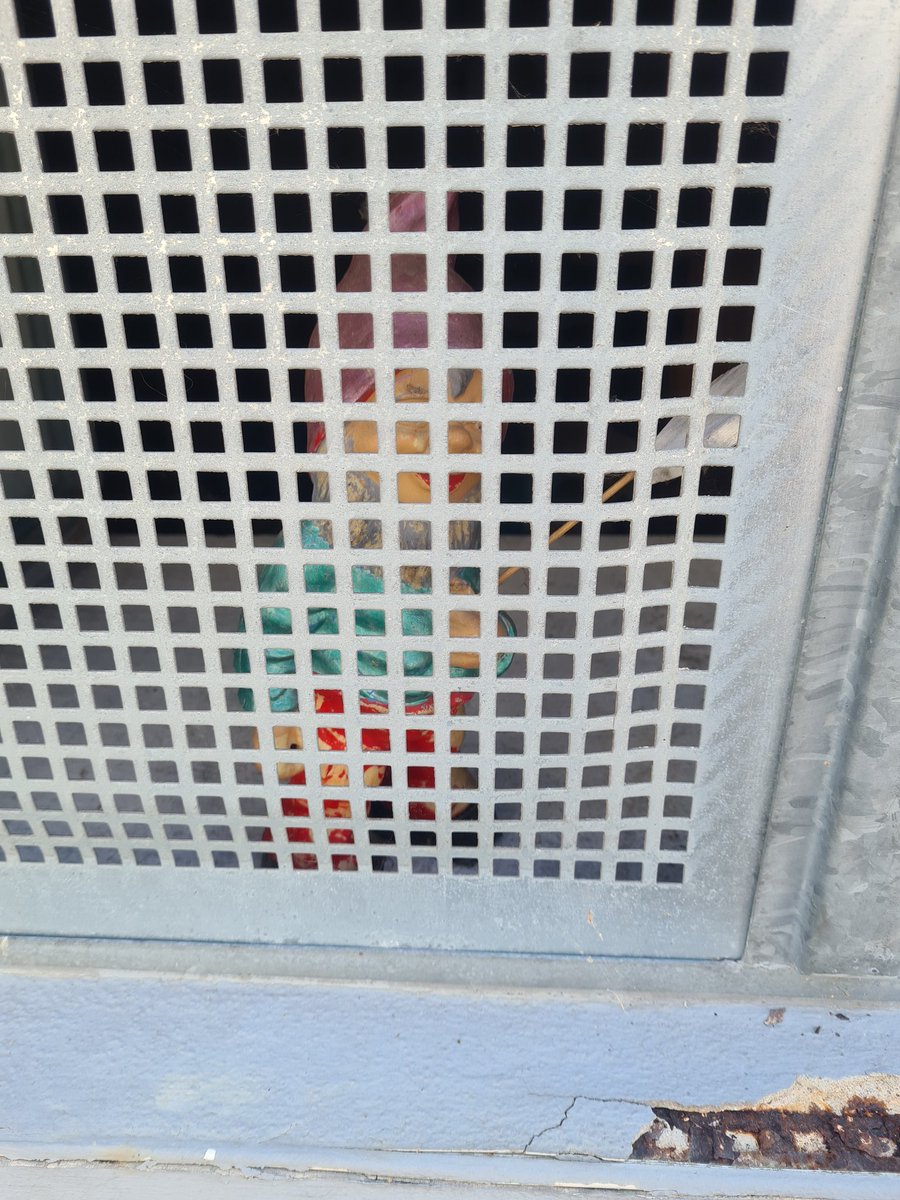 kat_378's tweet photo. Took a walk and ???
Why is this dwarf in prison? https://t.co/d8Q2r8gwB8