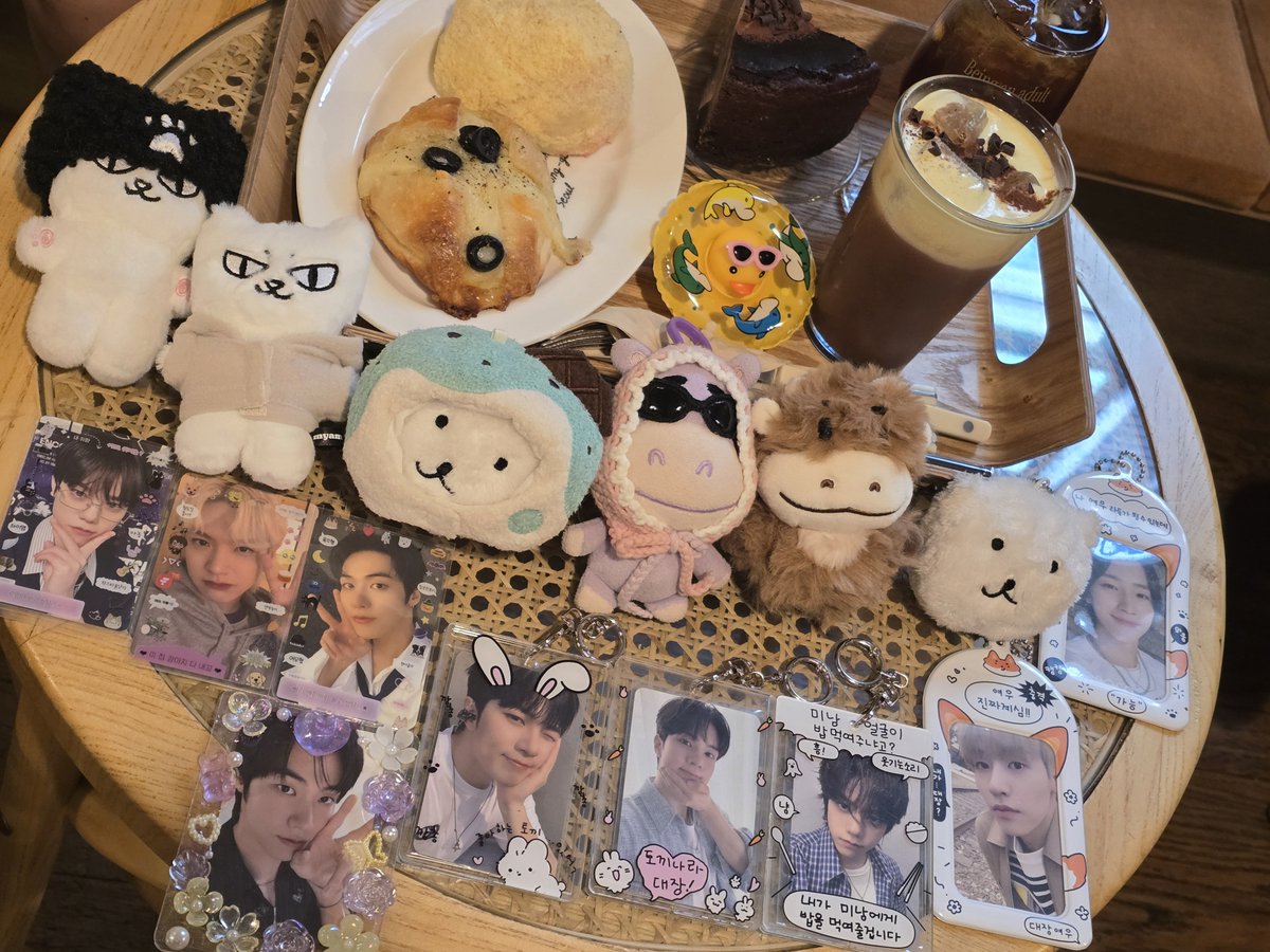 NFlying_saem's tweet photo. 무더위가 엔놀을 막을 쏘냐 .. 🤭
오늘도 차아아아암 죠았따 🪽❤️ https://t.co/fgghh14wMu