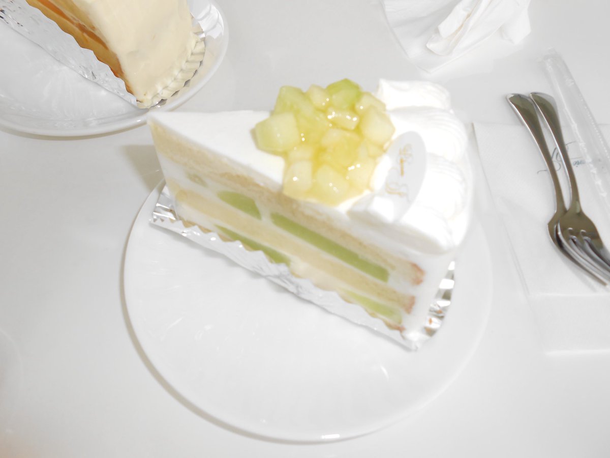 hwarfait's tweet photo. 디카색감너무이쁨구 ♥︎
멜론 소트케이쿠 너므맛있음…… 😀💕🍈🍈 ㅠㅜ/// https://t.co/ZYgIvk0vMa