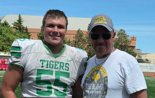 sixstarfootball's tweet photo. EVENT COVERAGE | Several rising defensive prospects impress at North Dakota State Prospect Camp

📈Strong showings elevate recruiting stock in front of North Dakota State staff

📖Full recap+scouting reports now live!

STORY:▶️https://t.co/rWTQvJMi06

@AuggieBNine727 @WBuenningFB_28 @Wfcarstensen09 @AJChromy55 @dallasclarke71 @A_Dinukar @hdoiebisnssb @cooper_huff55 @Eleu_Keawe @Mason_Koverman @McquadeMad49855 @mpsmurk23 @HunterjRohrer @charlesr2029 @SmithLexton @Oskar_tretsven @hewillihnganz @TaftWojo