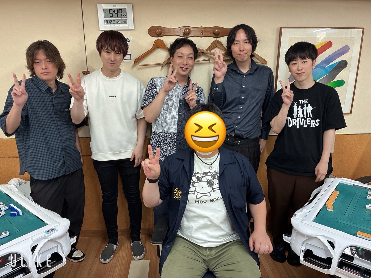 ta_be_san's tweet photo. 今日はあさくら兄弟とゆかいな仲間たち大会に参戦🐴🐴🐮🐷🐵
成績は①→1→1→③→1→②と絶好調😳
四暗刻もアガれて、最終戦終了時に猿川さんが「優勝おめでとう」と祝ってくれました😊
準優勝でした🥈😡ｳｿﾀﾞﾒ‼︎
ゆうせーさんと太プロと朝倉プロと打てて、役満パーカー貰えて楽しい会でした😆 https://t.co/sHKzzX1sdr