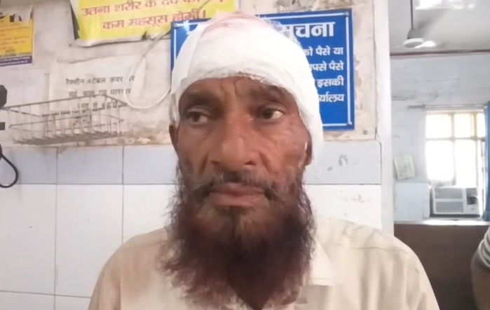 bstvlive's tweet photo. बहराइच  : किसान पर बंदर ने किया हमला

➡बंदर ने किसान को बुरी तरह नोंचा,
➡सिर में भी गंभीर चोट के निशान
➡बहराइच मेडिकल कॉलेज में इलाज जारी
➡रिसिया के आलिया बुलबुल गांव का मामला

#Bahraich #AnimalAttack #UPNews @UpforestUp https://t.co/sXe4genZUt