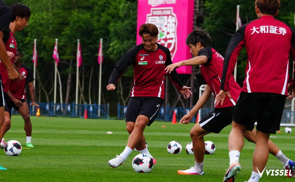 visselkobe's tweet photo. #楽天モバイル最強キャンプ2026 𝔻𝔸𝕐𝟙

札幌到着後、午後から早速トレーニングを行いました！🏃

🔗最強キャンプ特設ページ
https://t.co/9vSwO6xhWF

#visselkobe #ヴィッセル神戸 https://t.co/3c7a7vlVGd