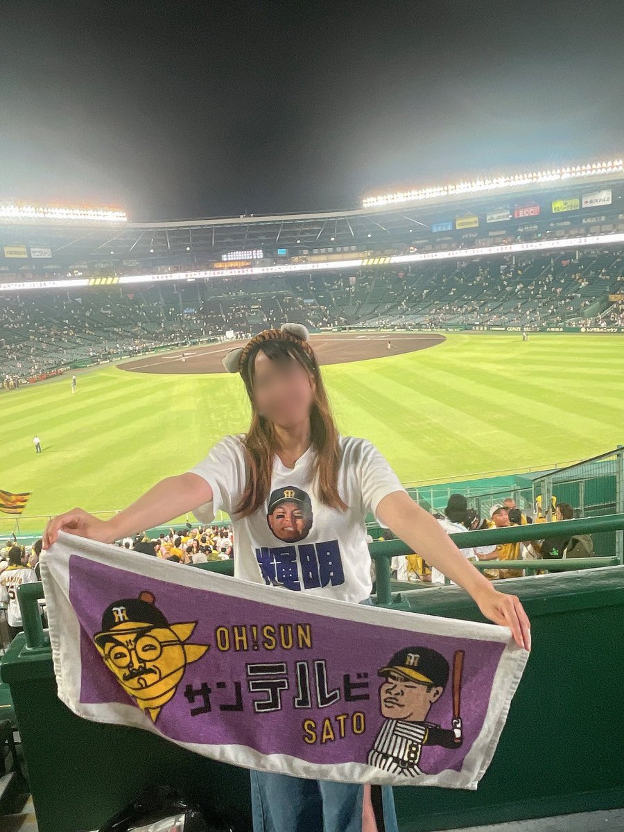 _tigers65's tweet photo. 本日も現地からとらほー！！！テルのホームラン願ってテルのお顔Tシャツで応援しました✌️💜ホームランありがとうございます。 https://t.co/8fFcD0xnNf