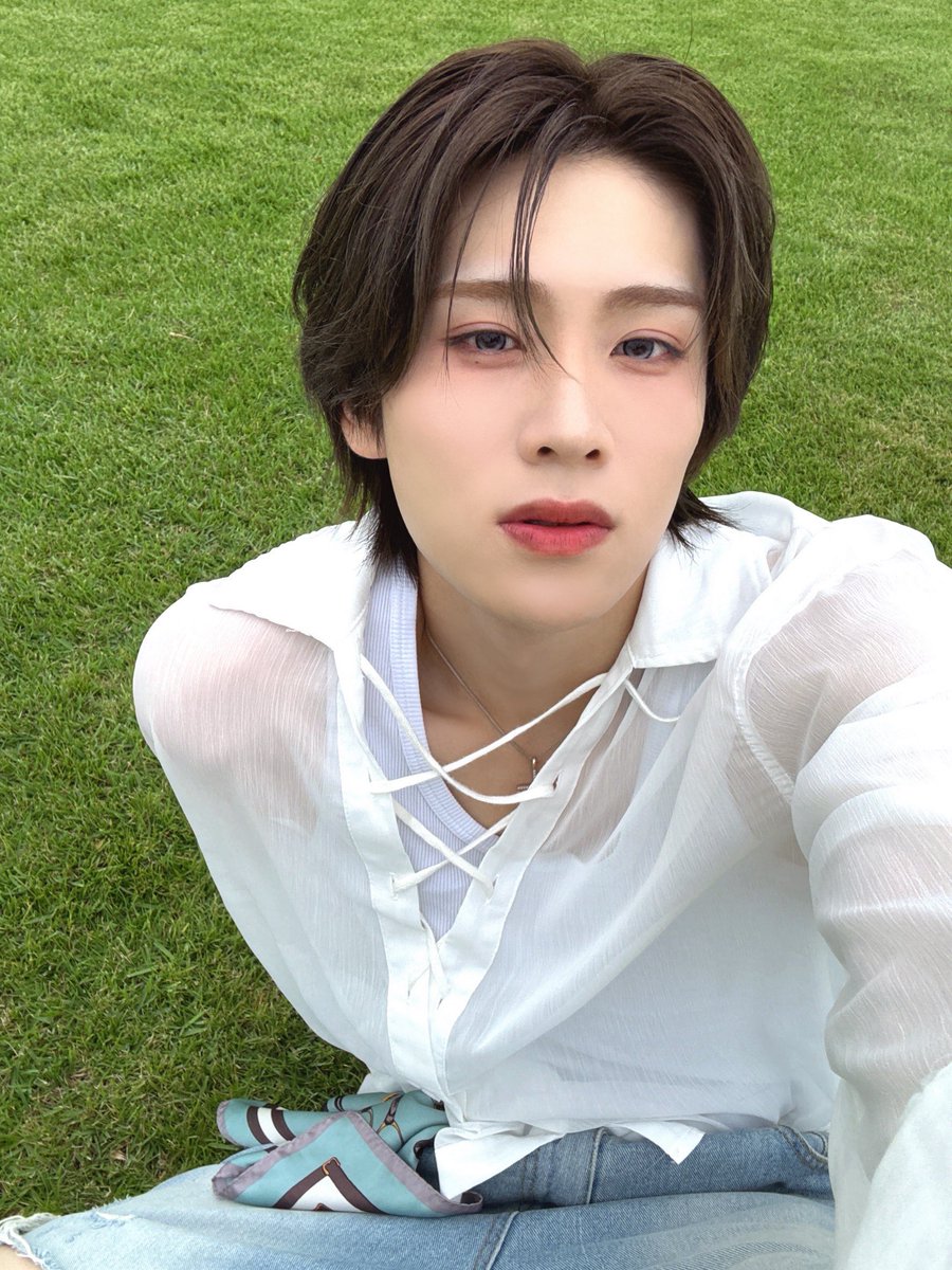 official_DXTEEN's tweet photo. [#大久保波留]
今日もおつかれさま〜

なるにご飯何作ってほしいー？

#DXTEEN #OKUBONALU https://t.co/Oq85rFYpxU