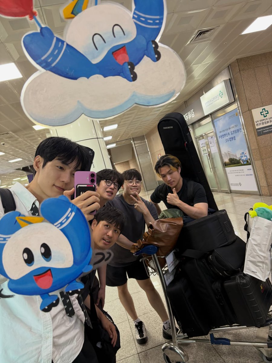 ryeong616's tweet photo. 멋진 동료들과 하고싶은 모든 걸 할수잇다는 건 참 아름다운 일이야 ..  ︵‿︵(´ ͡༎ຶ ͜ʖ ͡༎ຶ `)︵‿︵
그걸 소화할수잇는 능력도 좋은 사람 곁에는 좋은 사람들만 모인다는 사실도 https://t.co/v3Bmy2rzxN