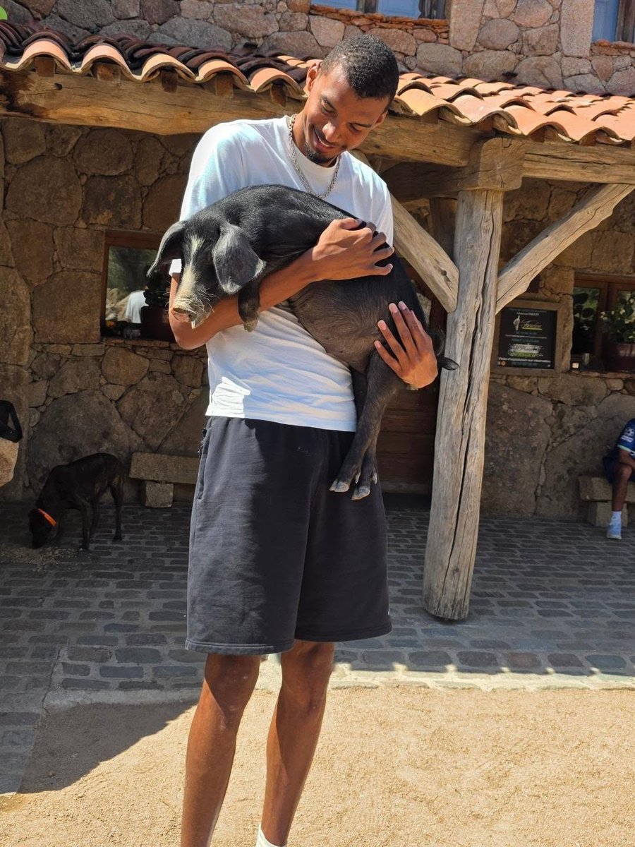 WembyAlienEra's tweet photo. Victor Wembanyama at a pig farm in France! 🐷
#GoSpursGo #PorVida https://t.co/3UvXxwfTub
