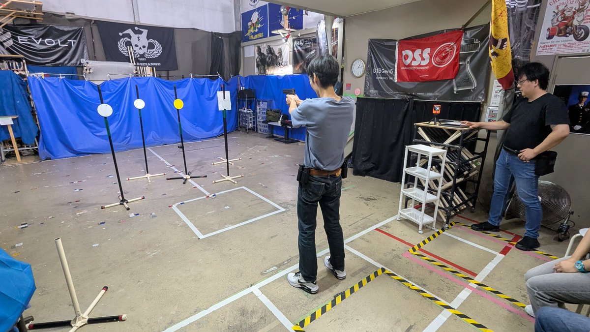 BX_OSS's tweet photo. 本日(7/12)はBXさんレンジにて
JCC記録会を行いました

初心者の方が体験参加してくださったので
まずは安全・銃口管理やスタンス、グリップの握り方
サイティングの仕方等々をご説明した後で
まずはPPS計測を1周、その後、JCCを1周していただきました

ご参加、ありがとうございました😊🙇‍♂️ https://t.co/I5Ff9Qijhu