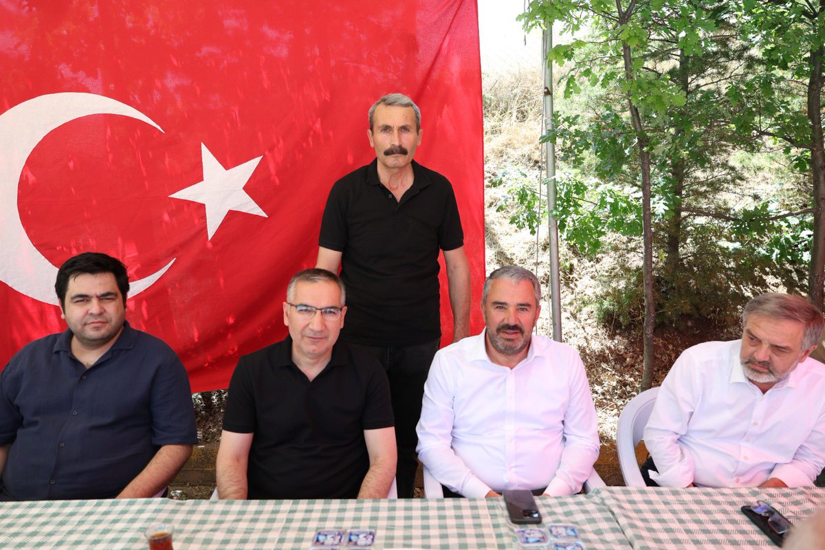 Ertugrulcetin06's tweet photo. Yeni Karaköy Mahallemizde gerçekleşen aşure programında İlçe Kaymakamımız Sayın Üzeyir Aziz Özeren ile hemşehrilerimizle bir araya geldik. Nazik davetleri için Mahalle Muhtarımız Sayın Kamber Demirhan’a ve mahalle sakinlerimize teşekkür ediyorum.

Sofralarımız bereketli olsun. 🤲🏻

#pursaklar #pazar