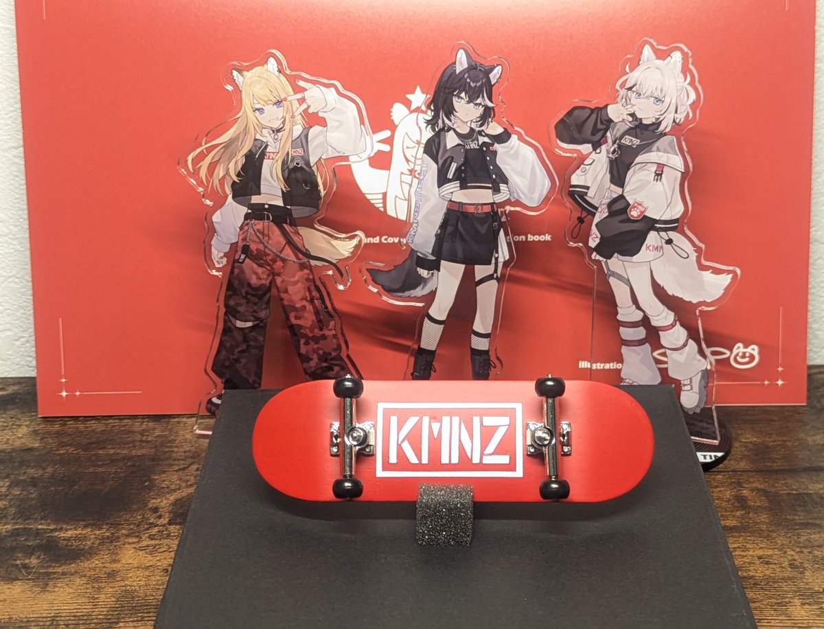 yuyumaru1911's tweet photo. ケモパに飾ってあったスケボーを見て作りたかった、嘘過ぎるKMNSUPPLYを作ってみました‼️
#KMNZ https://t.co/JWw0p0EMCU