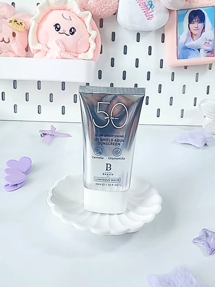 chuimud03's tweet photo. Ponds moisturizer 60k new 50g 
Laushine serum bulu mata 50k pl 1x 
Sunscreen premiere beaute 30k pl 1x 
Tinted eye cream glow better 30k shade medium pl 1x 
Bisa 🍊 https://t.co/7hxFGtiMBo