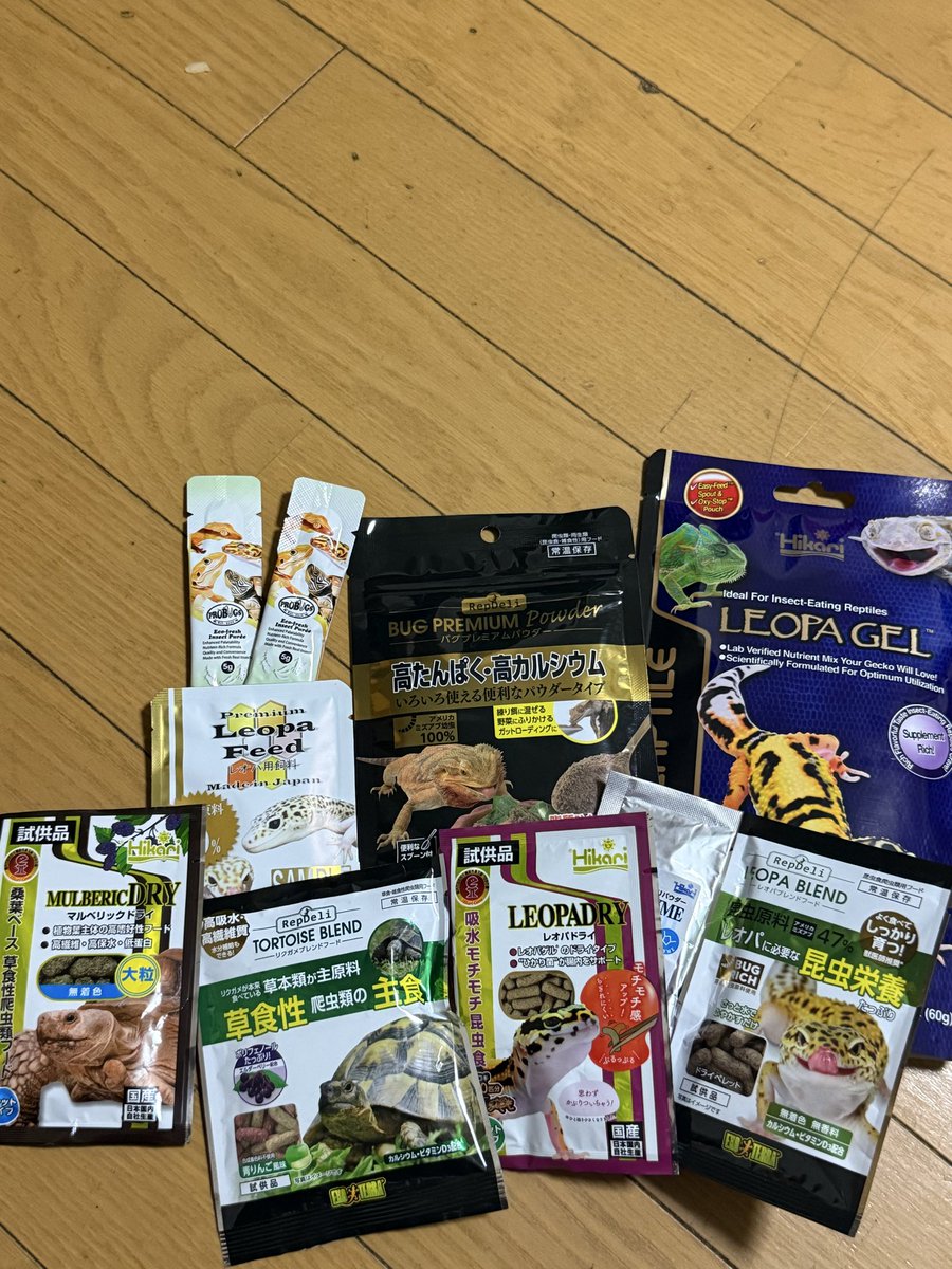 pandadanpa46's tweet photo. 東レプで、キングさん達の試供品とティラさんの餌が手に入りました🐢
レオパや陸亀の色々な種類の試供品もらったから、試してみたいと思います
ティラさんのは、見た目が似てるから食べてくれると良いけど https://t.co/ppgnIyuhZN