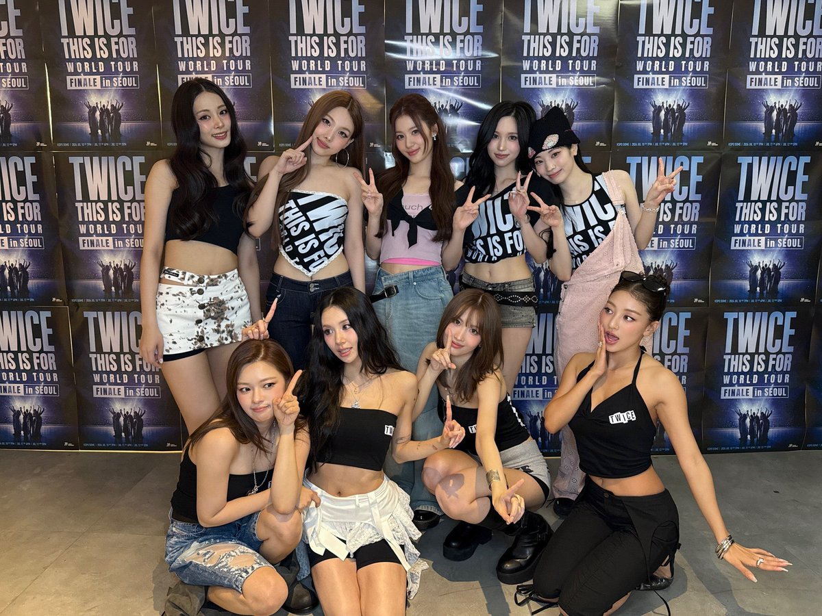jihyoaprk's tweet photo. To wrap this all up, group pics💗 https://t.co/56tbgzlIXj