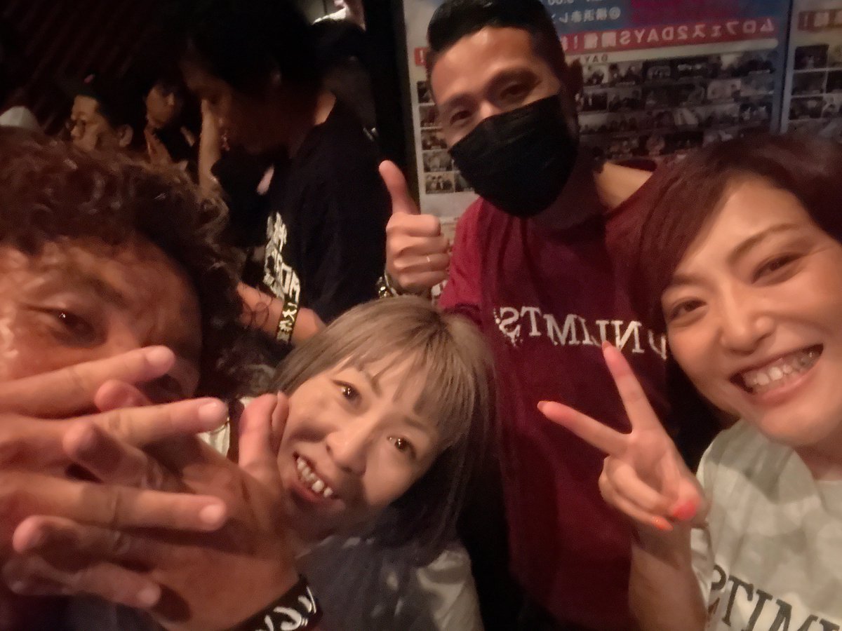 okeyaxvocal's tweet photo. 夢幻の宴おわ!
やっぱり夢幻の宴のフロアの熱量、最高に楽しい!!!!
ドレミだーん聴けた🙆♀️
シオンの落ちサビは良い景色見させていただいた。
よーこちゃん感極まってる感じでそれに泣けちゃったな。
大好きだなあアンリミ。
#UNLIMITS https://t.co/K5jl0GNWgH