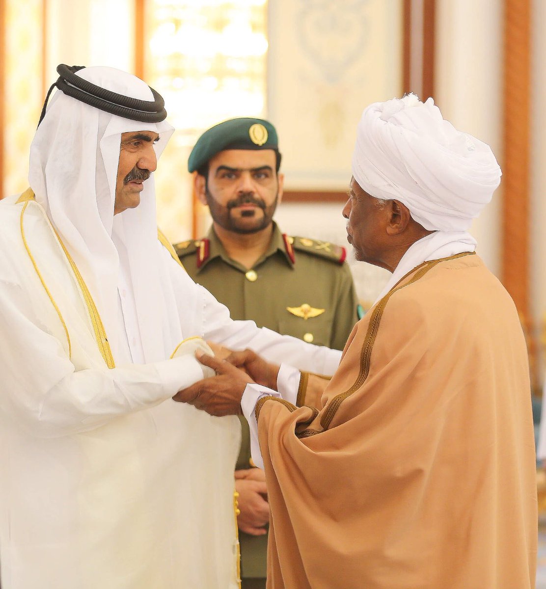 hashsudan's tweet photo. في عام 2018، لم يتردد سمو الشيخ حمد بن خليفة آل ثاني برفقه الشيخه الشيخة موزة بنت ناصر المسند 
في التوجه إلى السودان بزيارة اجتماعية خاصة، تقديرًا لمكانة الرئيس الأسبق سوار الذهب، رحمه الله، وتعزيةً في وفاته. هذه الزيارة النبيلة تعكس مدى تقديره للرئيس الراحل ، وتشهد على أصالة معدن الشيخ حمد و كرم خصاله
تقبلهما الله بواسعه رحمته 🇶🇦🇸🇩