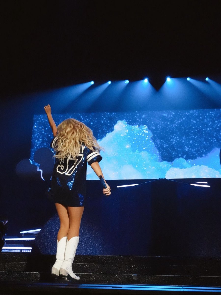 cloud9moroney's tweet photo. Happy 2 years to am i okay? 💙 this album has genuinely helped me through so much &amp; I can’t believe it’s 2 years old 🥹🥹 https://t.co/sRPMbSQgoU