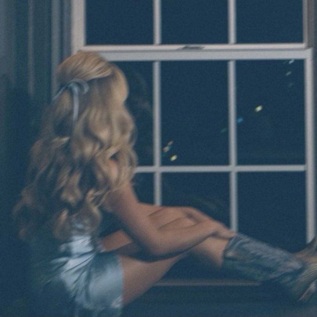 cloud9moroney's tweet photo. Happy 2 years to am i okay? 💙 this album has genuinely helped me through so much &amp; I can’t believe it’s 2 years old 🥹🥹 https://t.co/sRPMbSQgoU