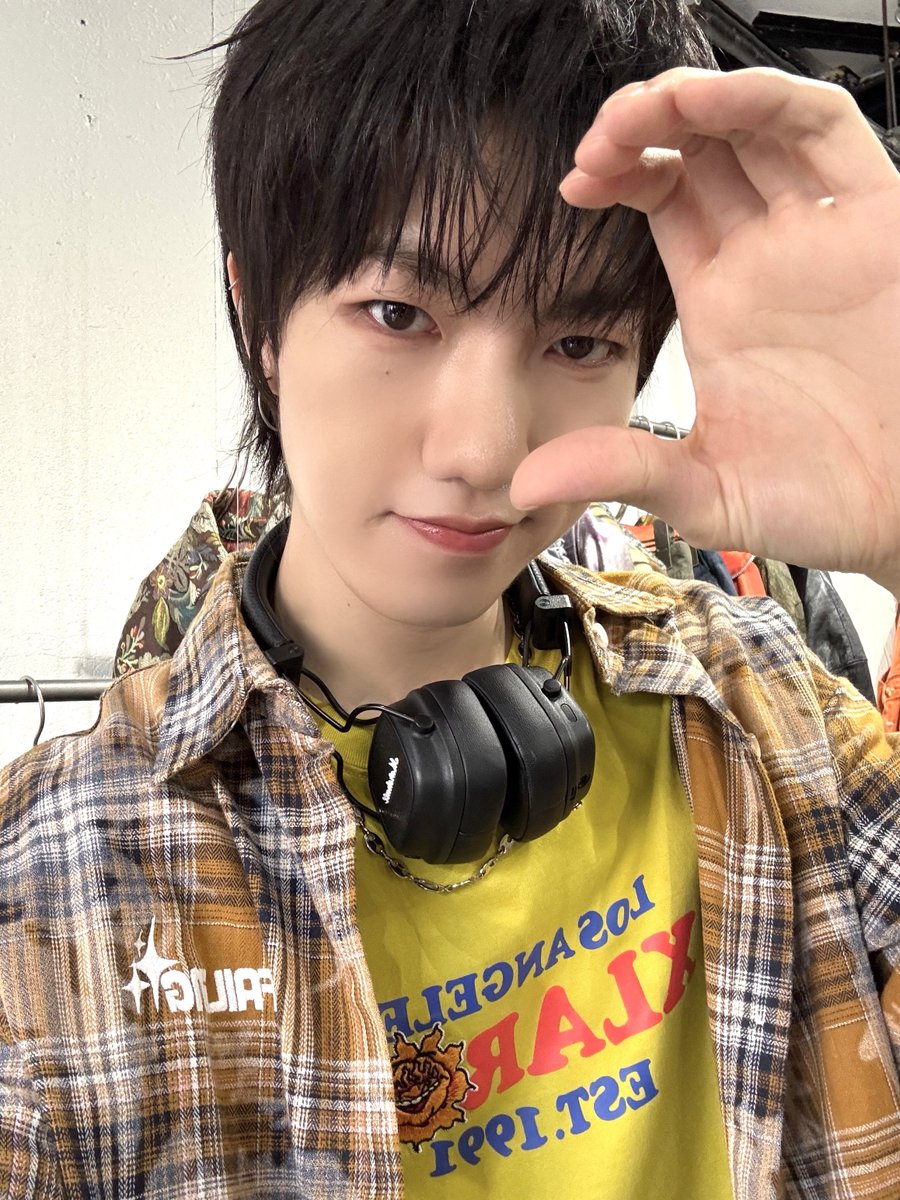 TRENDZ_JP's tweet photo. ️️️ 🛒👕💫

📱『#まだあと0cm』MV
https://t.co/Vj2ipykDNu

🎧Download/Streaming
https://t.co/gWUz9NZ6q6

#TRENDZ #トレンドジー #트렌드지 
#ra_L https://t.co/ypra9NzLuv