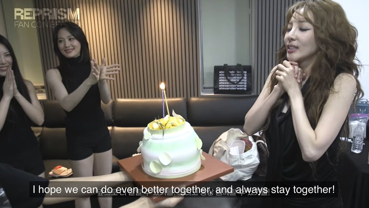 dearjang21's tweet photo. @krungy21 thank you for working hard for us 🥹 저도요, i’ll work hard and let’s always stay together forever! 🧡💙 https://t.co/axLRX2tTbT