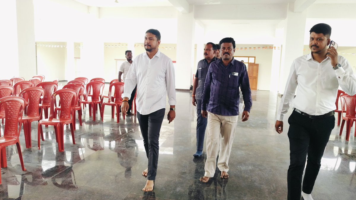 MLADarshanINC's tweet photo. ಚಾಮರಾಜನಗರ ಜಿಲ್ಲೆಯ ಯಡಬೆಟ್ಟದಲ್ಲಿರುವ ನಳಂದ ಬೌದ್ಧ ವಿಶ್ವವಿದ್ಯಾನಿಲಯ ಧ್ಯಾನ ಮತ್ತು ಅಧ್ಯಯನ ಕೇಂದ್ರದಲ್ಲಿ ಆಯೋಜಿಸಿದ್ದ ಜನಪರ ವೇದಿಕೆ ಮೂರನೇ ವರ್ಷದ ವಾರ್ಷಿಕೋತ್ಸವ ಹಾಗೂ ಪ್ರತಿಭಾನ್ವಿತ ವಿದ್ಯಾರ್ಥಿಗಳಿಗೆ ಪ್ರತಿಭಾ ಪುರಸ್ಕಾರ ಕಾರ್ಯಕ್ರಮ ಹಿನ್ನೆಲೆ ಭೇಟಿ ನೀಡಿದೆ.

ಶಿಕ್ಷಣ, ಪ್ರತಿಭೆ ಮತ್ತು ಸಾಮಾಜಿಕ ಜಾಗೃತಿಗೆ ಪ್ರೋತ್ಸಾಹ ನೀಡುತ್ತಿರುವ ಈ ಕಾರ್ಯಕ್ರಮಕ್ಕೆ ಶುಭ ಹಾರೈಸಿದೆ.