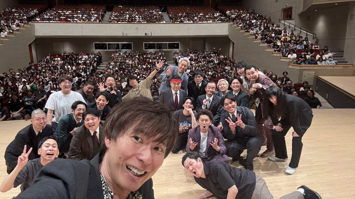 takizawa0914's tweet photo. ザ・セカンドin札幌公演、ありがとうございました！！今年もめちゃくちゃ盛り上がって、一部はトークコーナーなくなるほどおじさん達が張り切っていました！
また来年も来るぞー！！
#ザセカンド https://t.co/CqcI8oO1KA