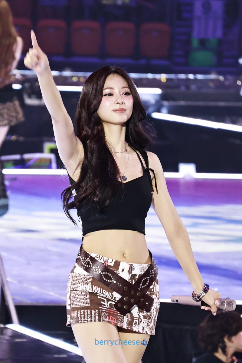 berrycheese314's tweet photo. ☝🏻

#TZUYU #쯔위 #周子瑜 #TWICE #트와이스 https://t.co/l5qT1165mD