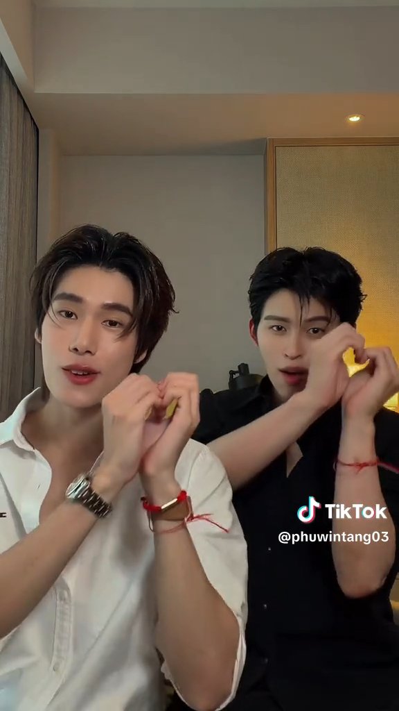 urmyskyy_'s tweet photo. you make my aye aye aye day so peachy 🍑
#youwithmechallenge
#pondphuwin #ปอนด์ภูวินทร์
https://t.co/3b202CZrcP