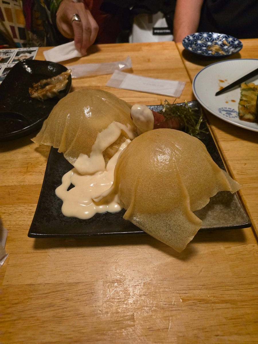 moys's tweet photo. おっぱい食べてたらもう一泊することになった https://t.co/mKxMcyv6o3