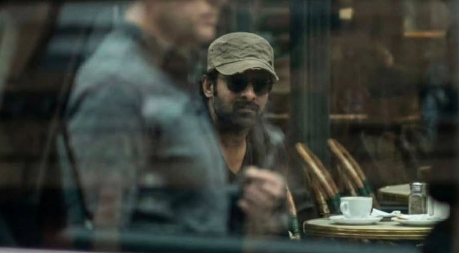 kiranprabhas09's tweet photo. #Prabhas spotted at a café in Italy 🇮🇹
Looking absolutely sharp as always! 🔥🥵❤️
#Prabhas #Darling #RebelStar #Italy #PrabhasInItaly #RebelFans https://t.co/N0IjTCGyPu