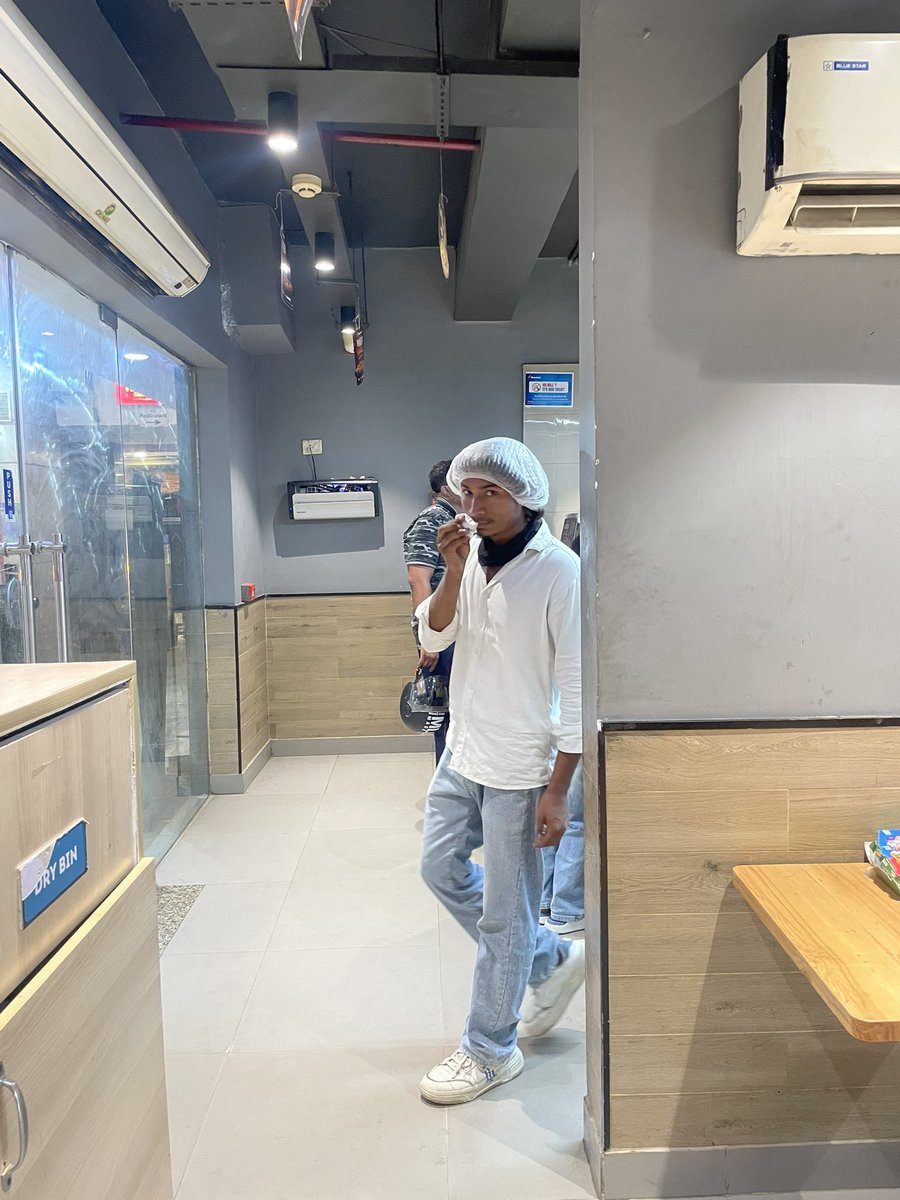 Zakizeeshaan's tweet photo. @dominos_india What kind of service are you providing? None of your outlets’ ACs are working. How are families with children supposed to dine in comfortably? We’re paying the full price but not getting the experience we expect. Is this fair to your customers? @FCI_India @dominos https://t.co/VsSbhrHYzP