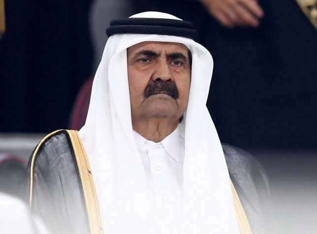 ahlys12510979's tweet photo. في نوفمبر 2010 أمير قطر الشيخ حمد بن خليفة آل ثاني قرر فجأة يسافر القاهرة ويقطع كل زياراته ومواعيده وسفرياته ويروح يزور بيت في القاهرة.

مين الشخص دا 

الشخص دا اسمه أحمد منصور دا كان مدرس عربي للشيخ حمد وهو في الابتدائي .. لكن ظل فاكره طيلة العقود ولما عرف انه توفى زاره مخصوص في القاهرة لمدة ساعتين وزار أسرته ومنزله.. وبنى له مكتب تحفيظ للقرآن في قطر باسمه لحد دلقتي.

 رحمه الله وأسكنه فسيح جناته

#حمد_بن_خليفة_في_ذمة_الله 

@MOI_Qatar 
@TamimBinHamad