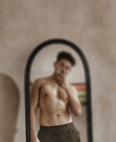 putrake92246710's tweet photo. @BROmancefess Ada chubby yang di solo? https://t.co/WIwTno9eYm