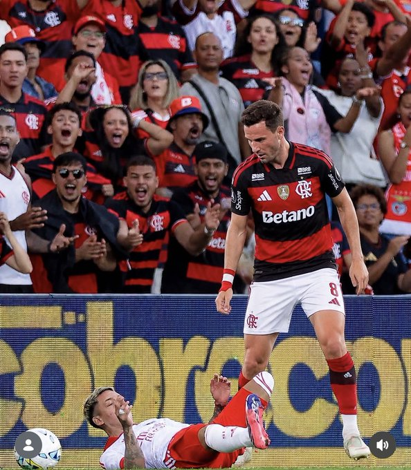 delaurentiis_br's tweet photo. Cada porrada no Prestianni foi um gol.
Baila, Vini! https://t.co/bdJmeaNhuo