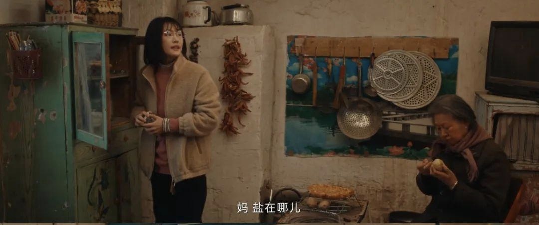 uglyHumdum's tweet photo. Stopped by Mrs. Li’s place this afternoon with my homemade oatmeal cookies—she brought me fresh veggies from her garden last week! Small neighborhood vibes = big happy moments , https://t.co/88mxdQWE1S