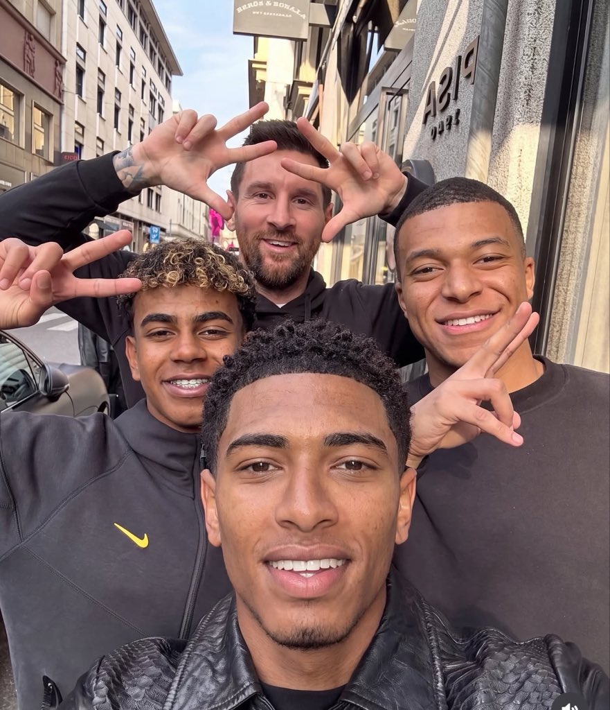 IamJoe_lOmiat's tweet photo. FIFA World Cup in One Pic ❤️😍

Then there was 4 💰🏆 

Messi, Bellingham, Yamal, Mbappé 😍❤️ https://t.co/BsvImqpsRg