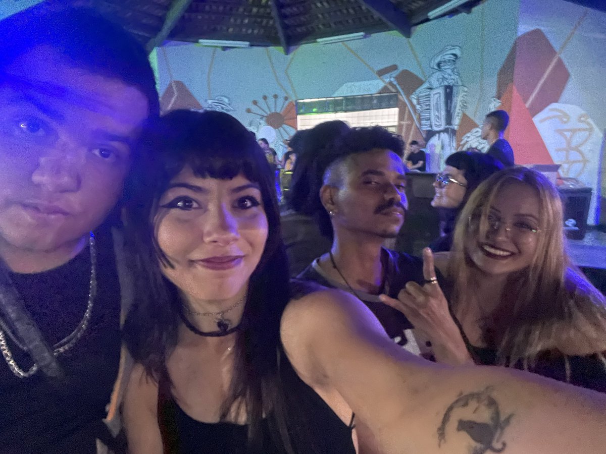 thefckingbat's tweet photo. eu, meu irmão e meus amigos no cidade do rock hiii https://t.co/pOceBywmoH