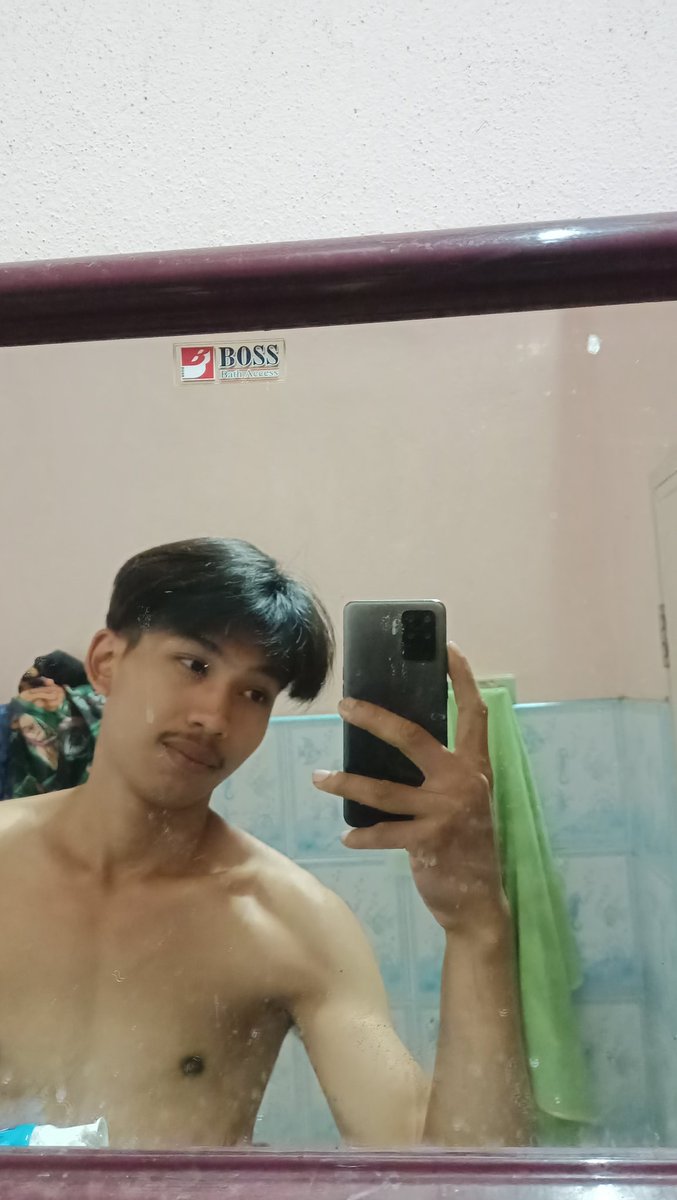 Benzksiz's tweet photo. 最近真的好热啊🤭 有人想喝水吗？💦👅
#台湾  #桃园观音 #桃园 https://t.co/D6x4n6fZsz