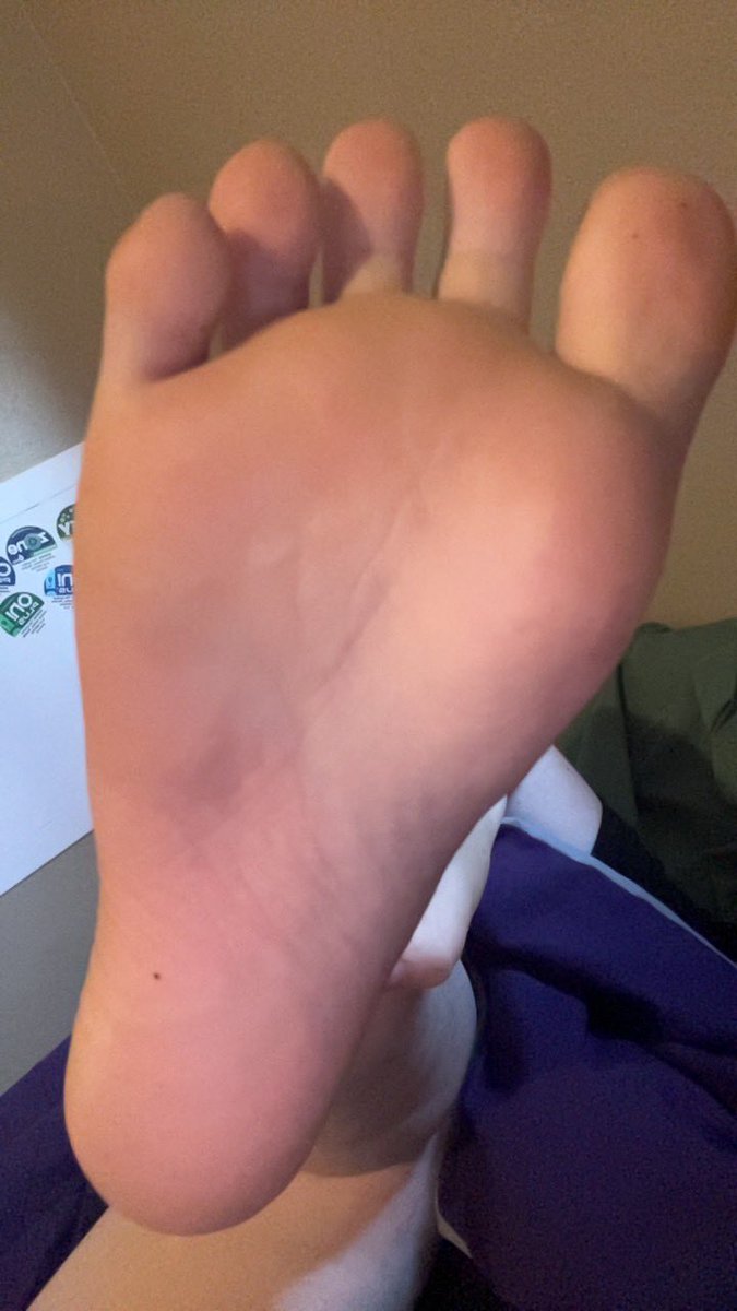lunarvice_'s tweet photo. worship my feet you peasants #findom #feet #feetfetish #dominatrix #mommy #fanslygirl #fansly #contentcreator #sexy https://t.co/icqHFHoUxM